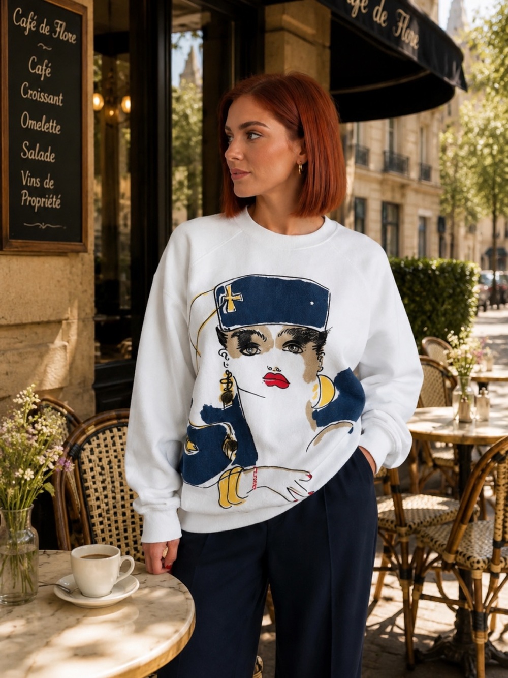 Vintage White Graphic Crewneck Sweater with Navy and Yellow Portrait❤️L